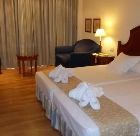 Termes Montbrio & 酒店 4*