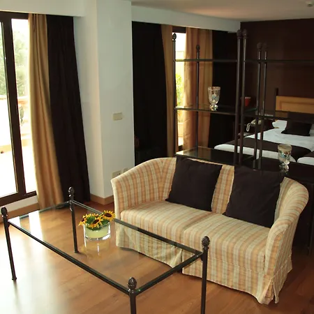 Szálloda Termes Montbrio & 4*